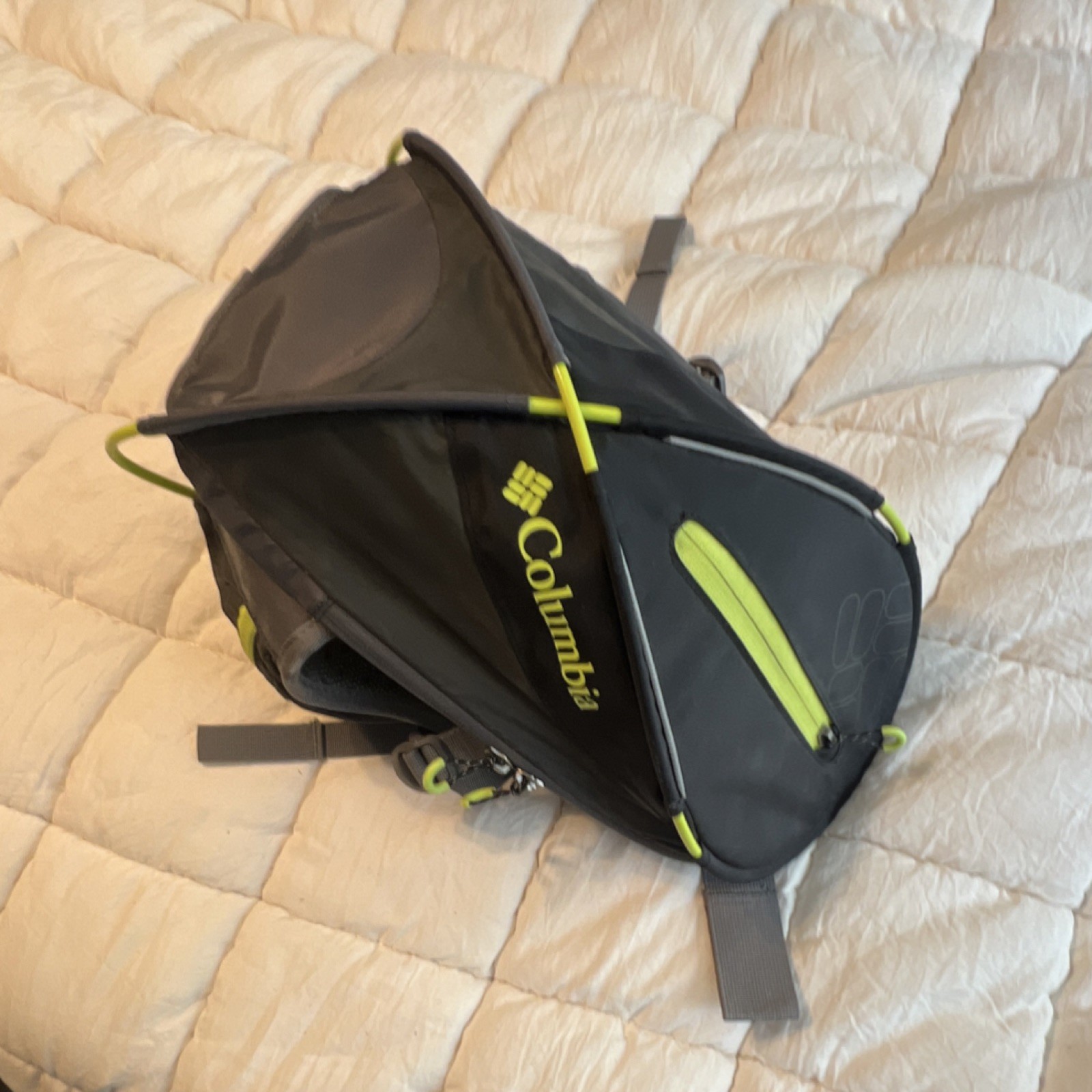 Columbia Shield 2L Hydration Pack Black/Gray/Green Adjustable Straps