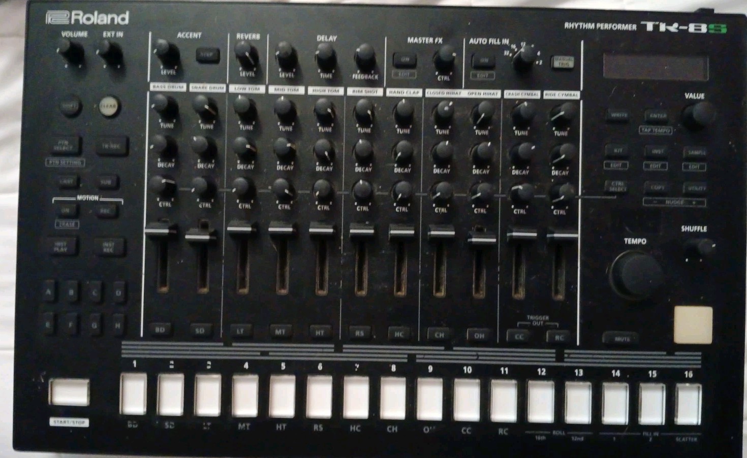 Roland TR-8S Rhythm Performer Drum Machine Sampler FM Synth w/Box AC Adapter