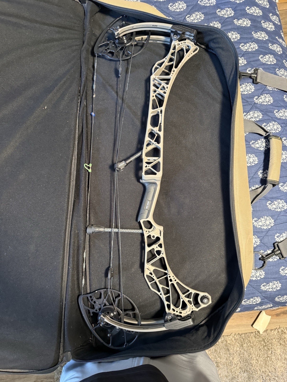 Mathews LIFT Right Hand Bow Hunting Compound Bow 75lb 28.5” Draw