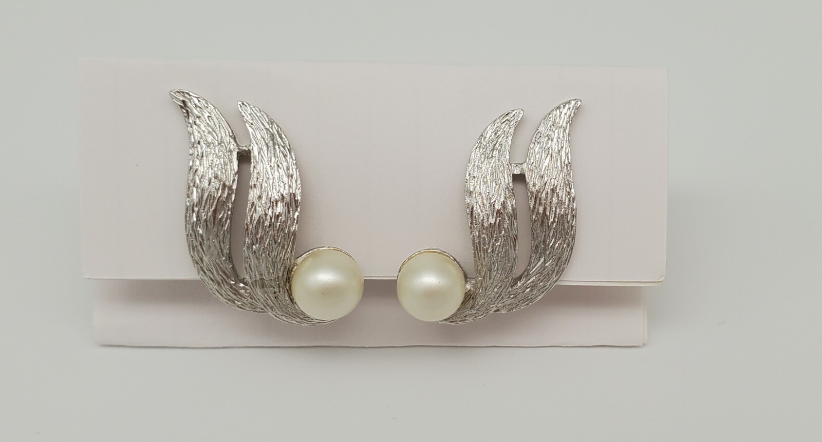 Vintage Costume TARA Clip-on Earrings Imitation Pearl and Brushed Metal