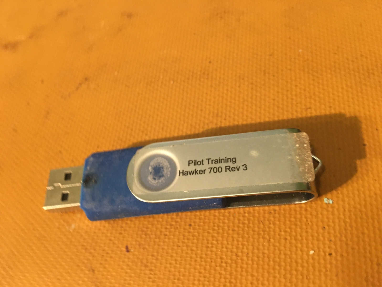 Hawker 700 Pilot Training Manuals on USB Stick