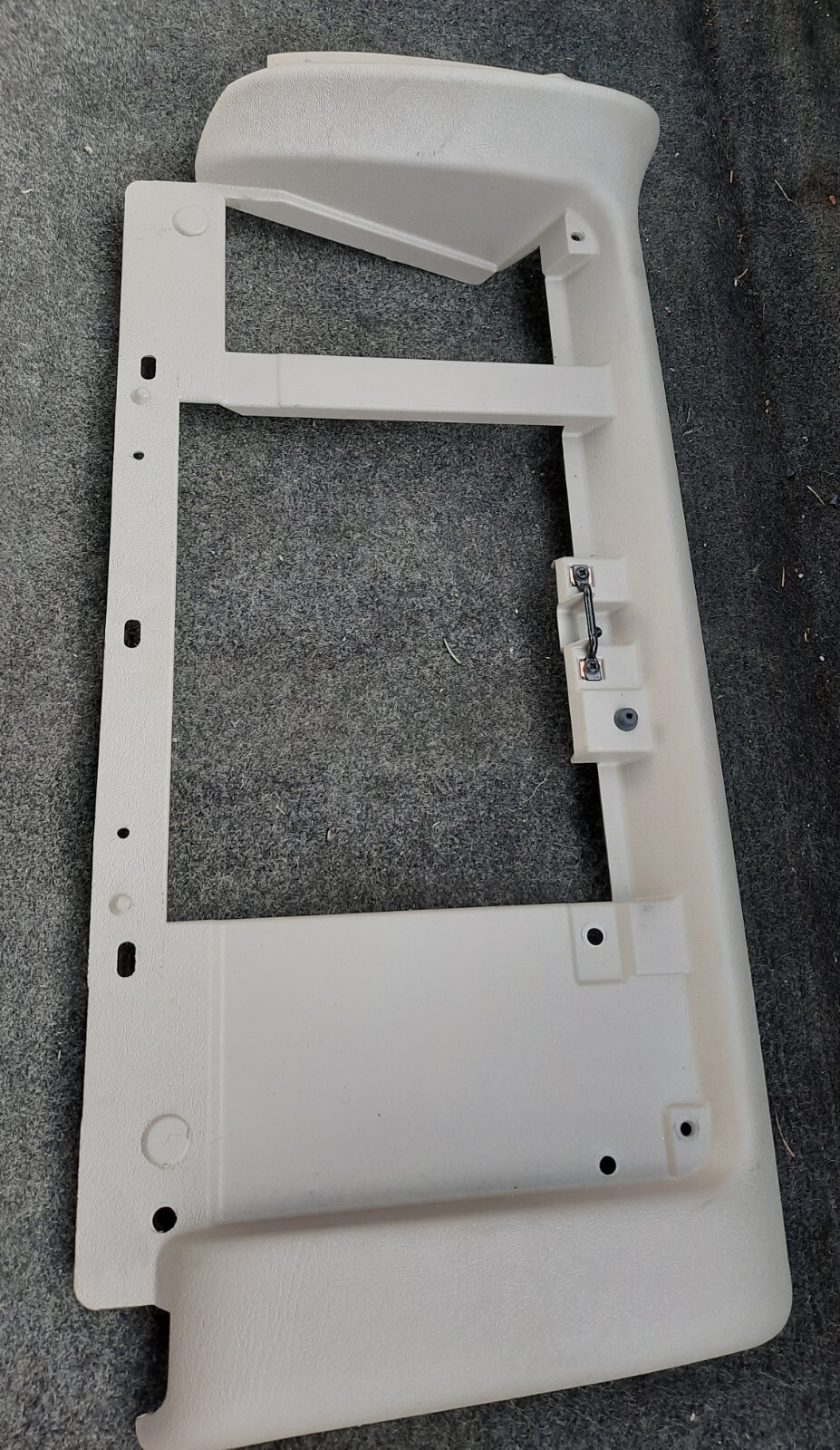 03-07 Silverado Sierra TAN code 52 522 Glove Box FRAME ONLY. FOR CENTER CONSOLE
