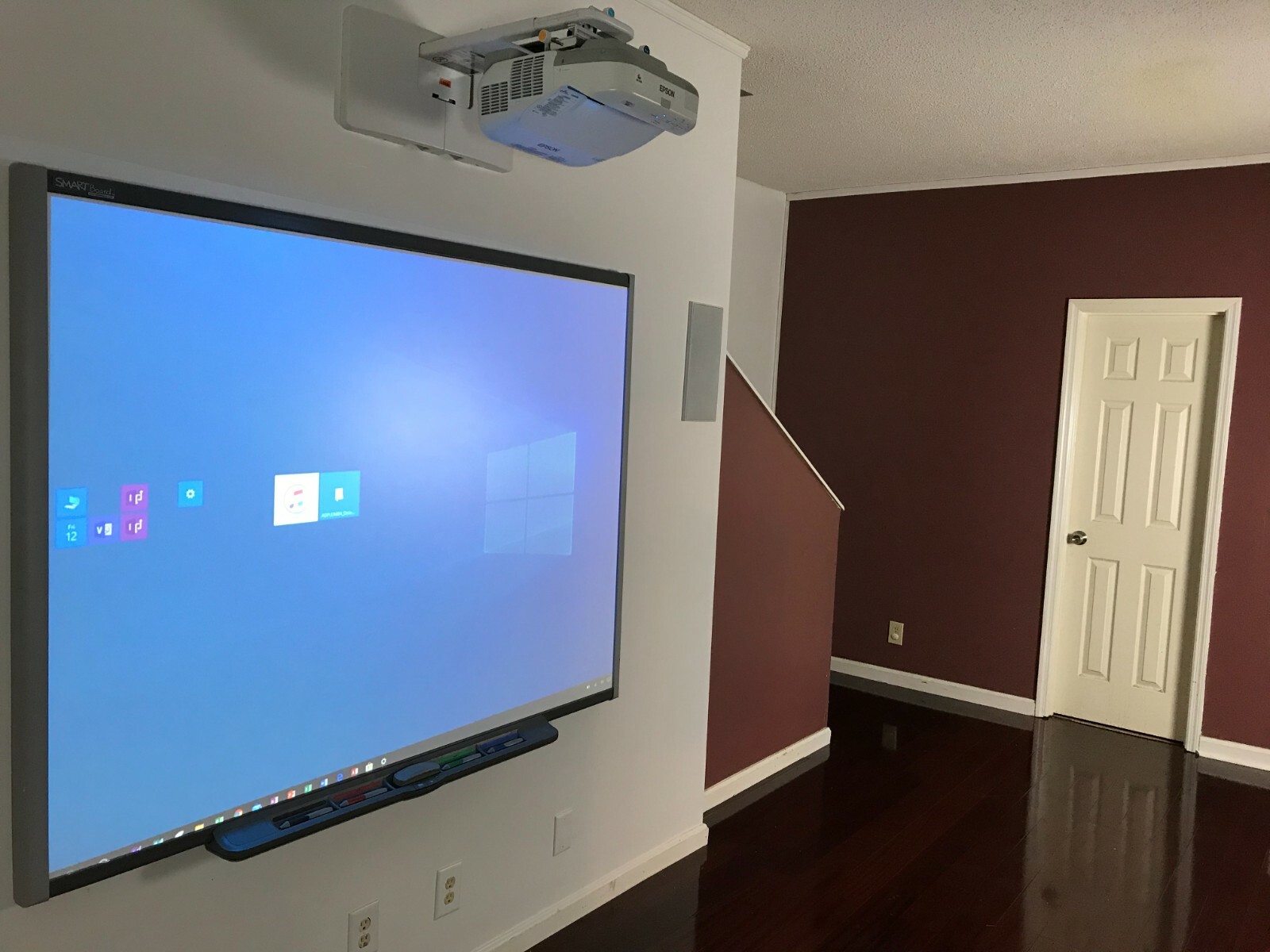 Interactive Smart Board & Projector Combo For Classroom / Office Professionals