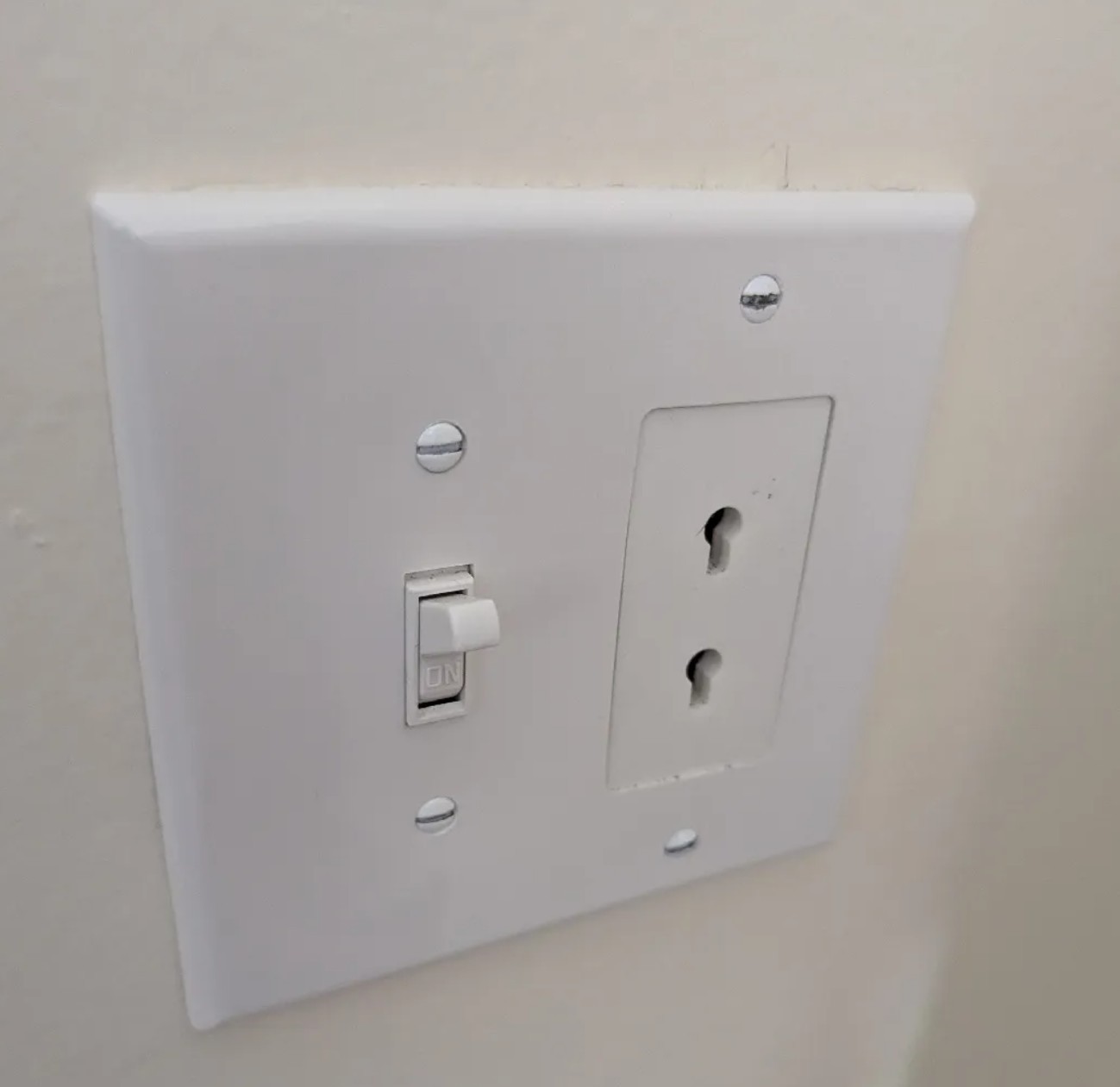 Hampton Bay Universal 3-Speed Remote Holder Wall Mount - Secure & Convenient
