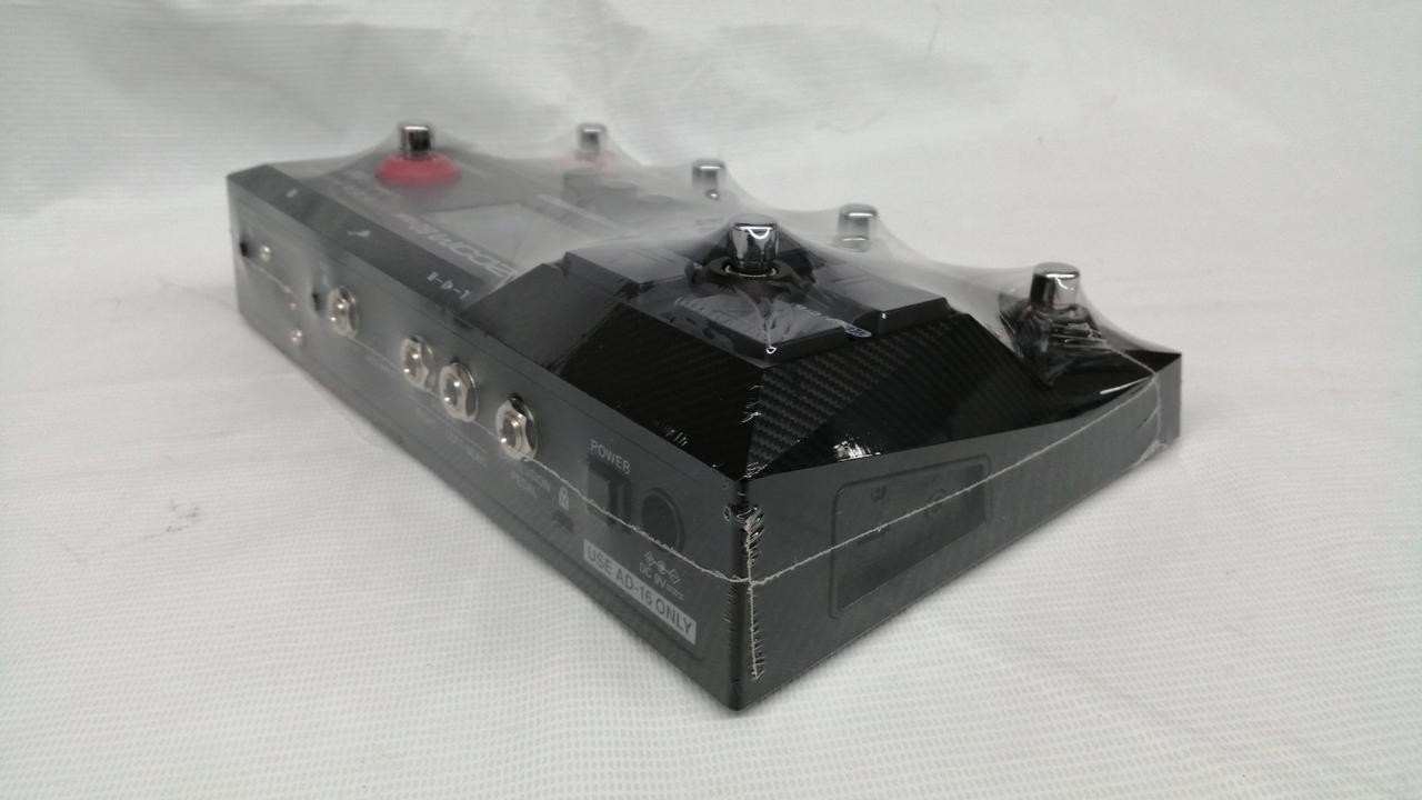 ZOOM B2 FOUR Multi Effects Processor for Bass