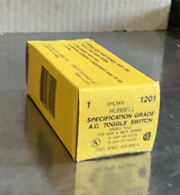 HUBBELL 1201 SPECIFICATION GRADE A.C. TOGGLE SWITCH 15 AMP120V-270V