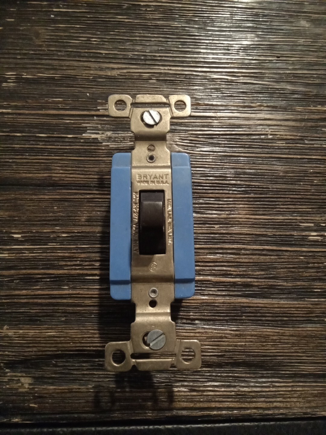 Bryant 15A 120-277 VAC Toggle Switch