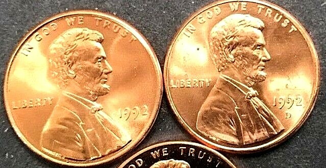 1992 P & D BRIGHT RED UNCIRCULATED  LINCOLN CENTS (2 COINS)
