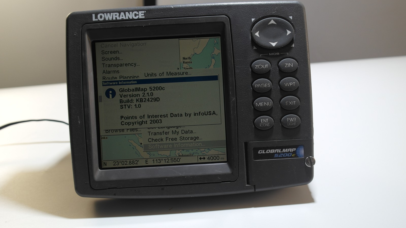 USED lowrance 5200c globalmap not include other accessories.