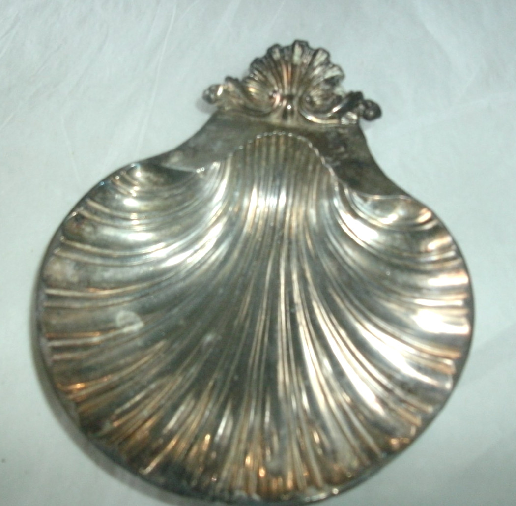 VINTAGE RF INC CLAM SHELL SHEFFIELD ENGLAND SILVERPLATE FOOTED DISH, 6"