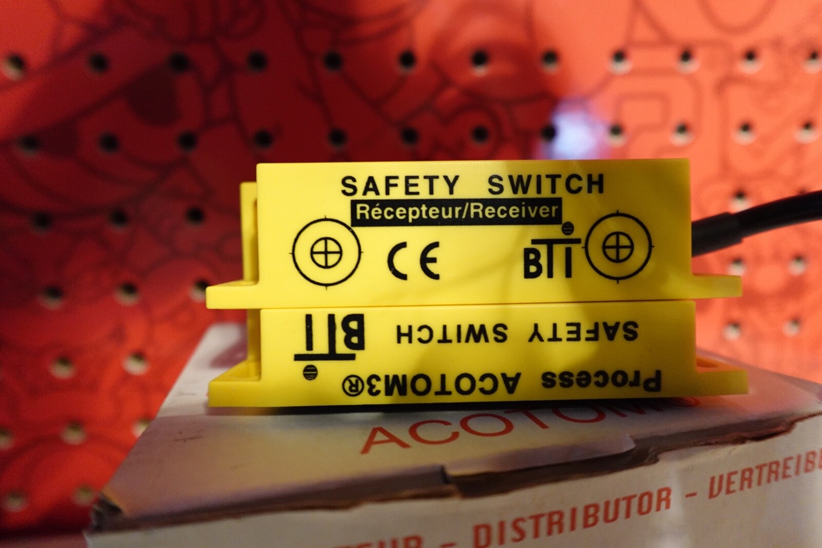 COMITRONIC BTI AMX3 Magnetic Coded Stand Alone Safety Switch 2A 48VAC 24VAC/DC