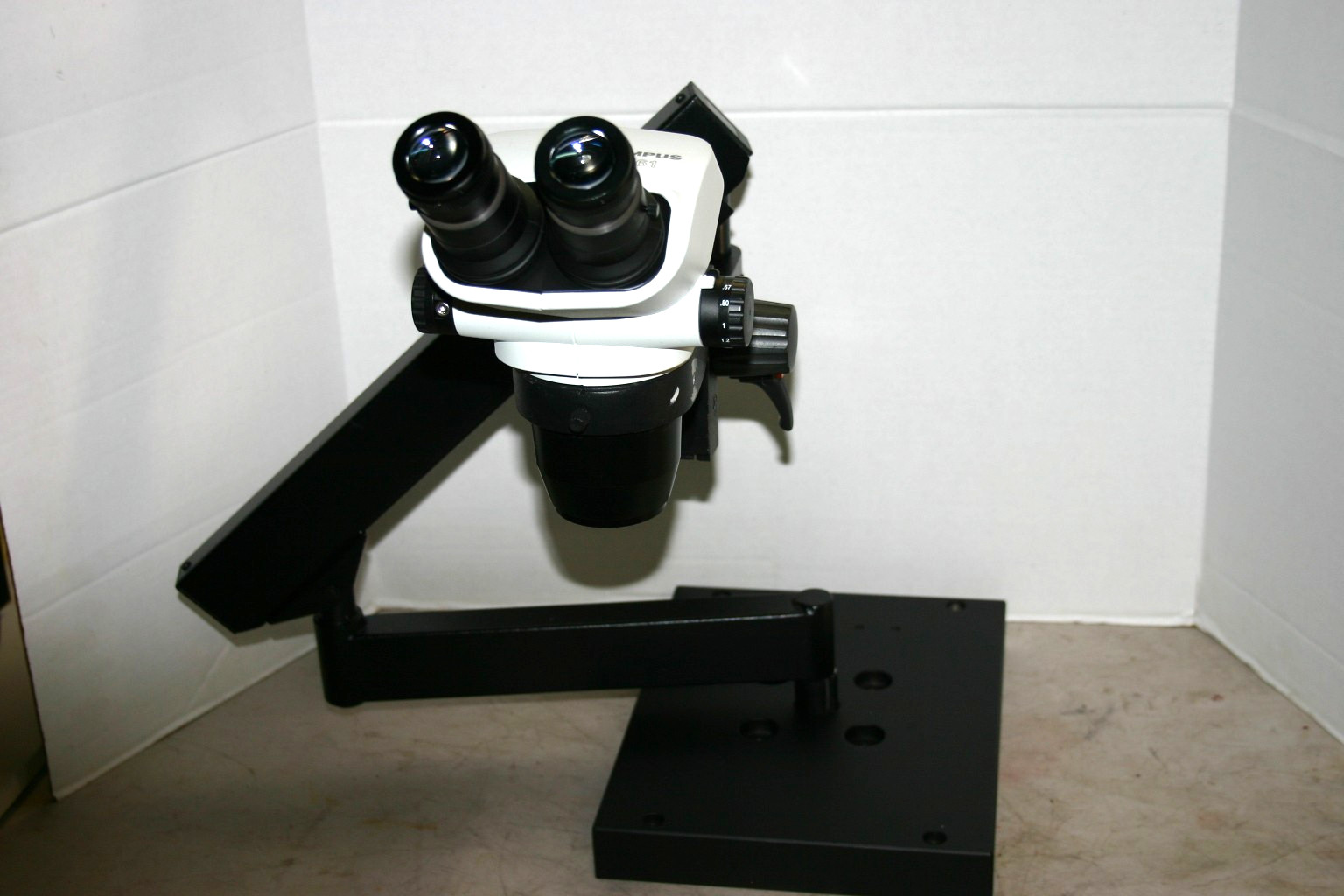 Olympus SZ-61 45d Stereozoom Microscope on Articulating Boom Std 7-45X Ringlight