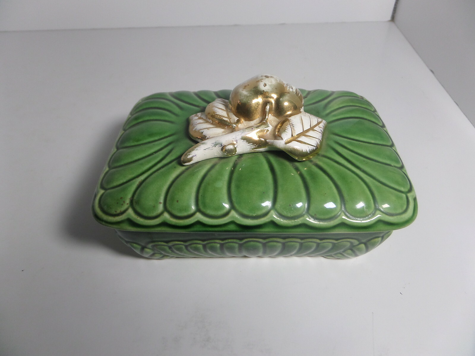 Green flowered ceramic box Japan (S13)