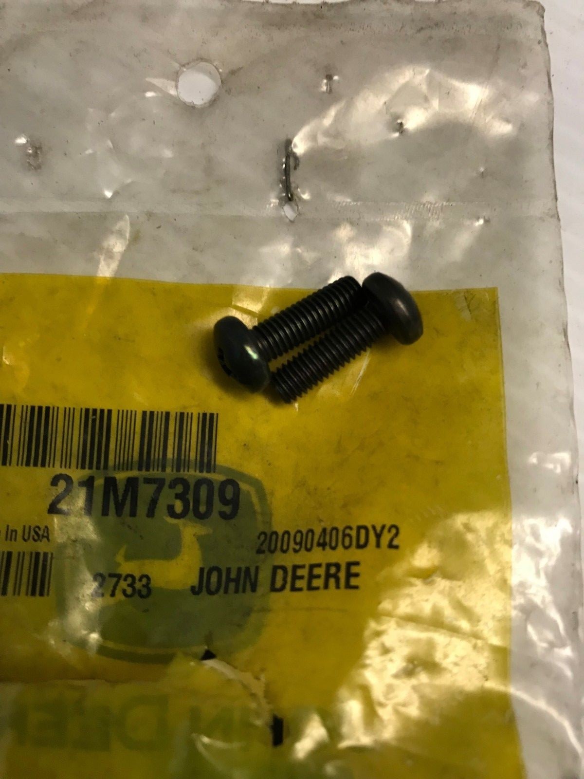 21M7309  GENUINE JOHN DEERE  SCREW   QTY of 2 SCREWS   Replaces 370810