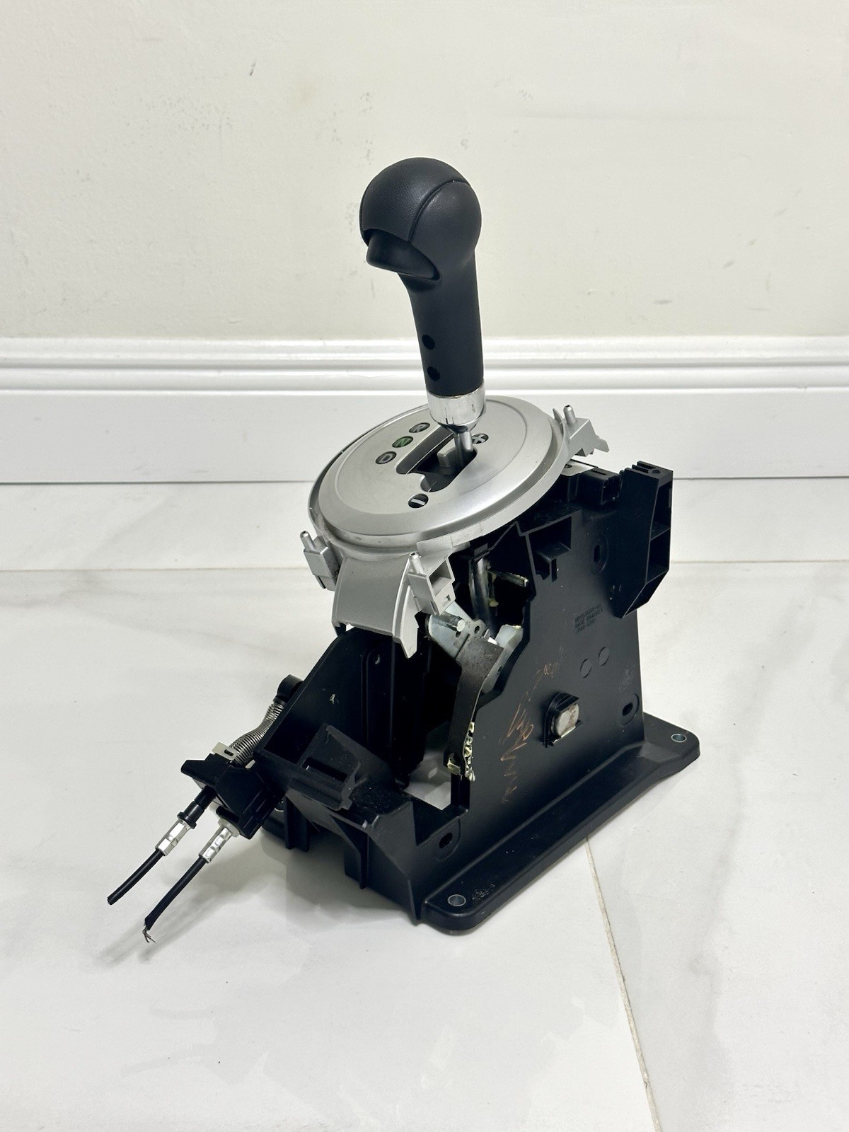 2004-2011 MITSUBISHI ENDEAVOR GEAR SHIFT LEVER FLOOR SHIFTER ASSEMBLY OEM
