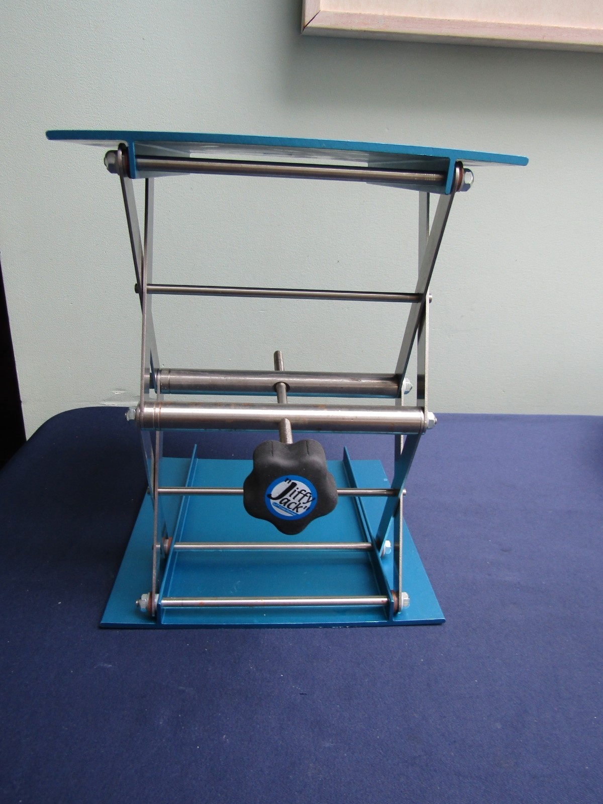 Cole Parmer Jiffy-Jack  Laboratory Scissor Lift Stand 9"x9" & 13" high