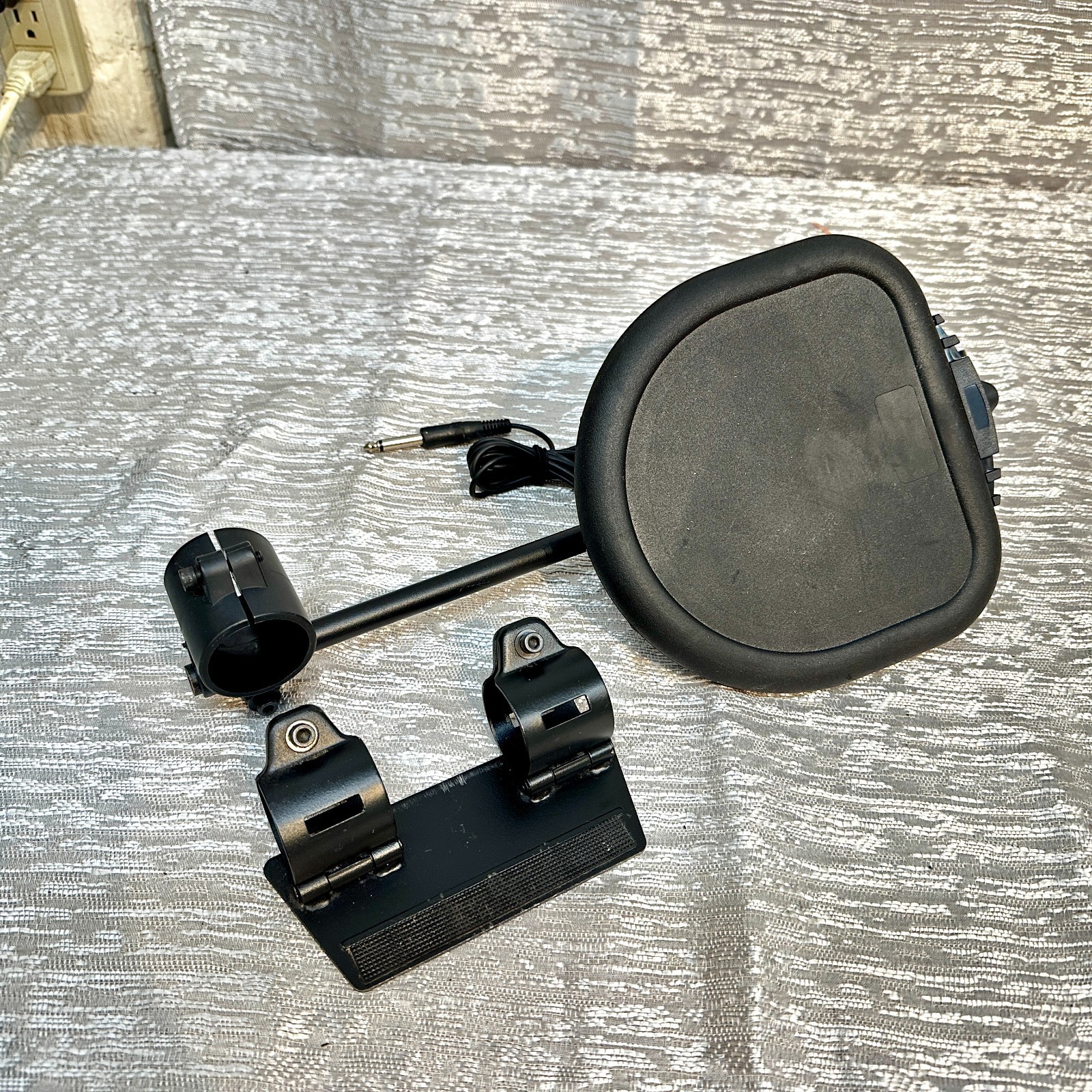 ALESIS DM5 Single Zone Pad For Electronic Drum Kit W/ Bracket & Kick Drum Stand