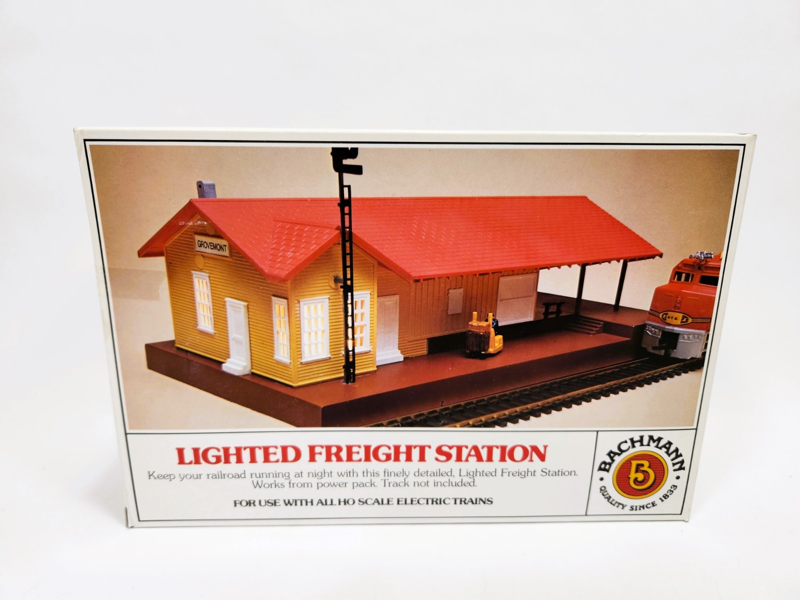 HO Scale Bachmann Lighted Freight Station No. 46216