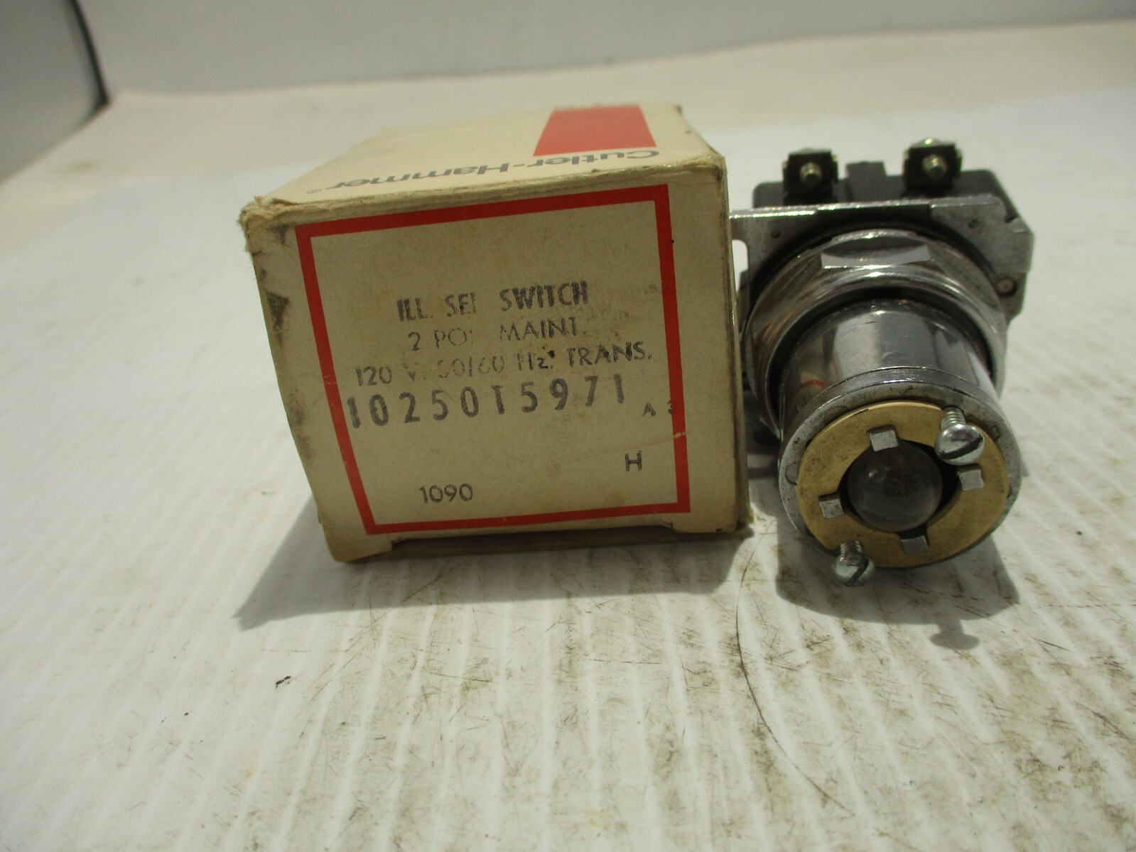 NEW EATON/CUTLER-HAMMER 10250T5971 ILLUMINATED 2 POSITION SELECTOR SWITCH