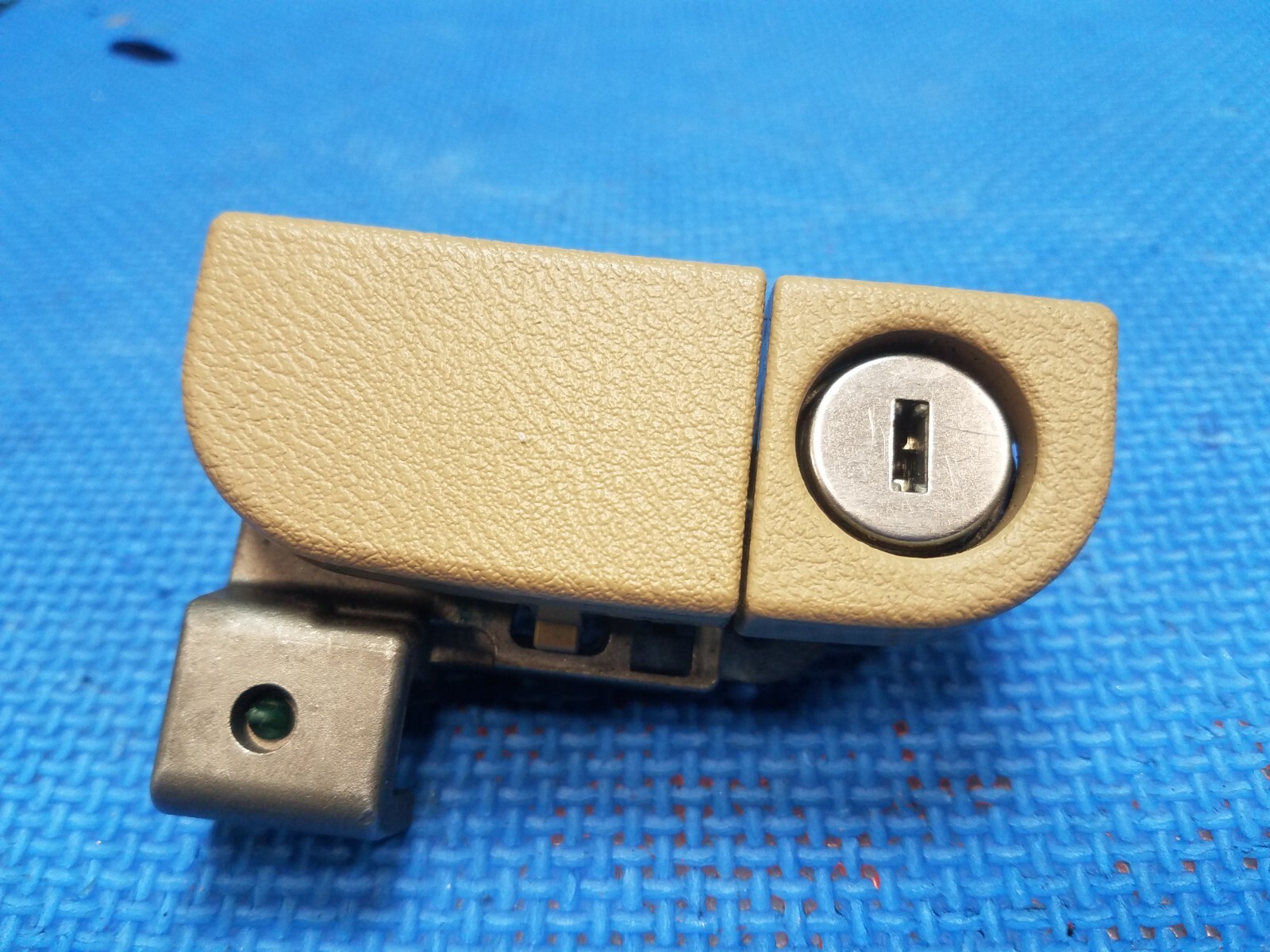 2005 06 07 08 09 10 Honda Odyssey  Glove Box Latch Glove Box Handle Lock OEM TAN
