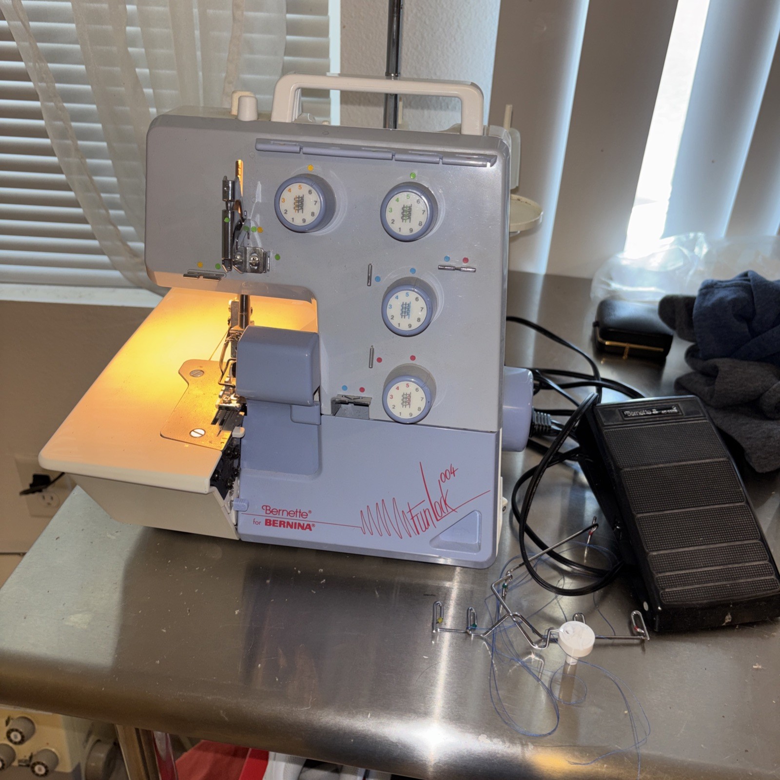 Bernette Bernina Funlock 004 Serger Overlocking Sewing Machine w/Pedal