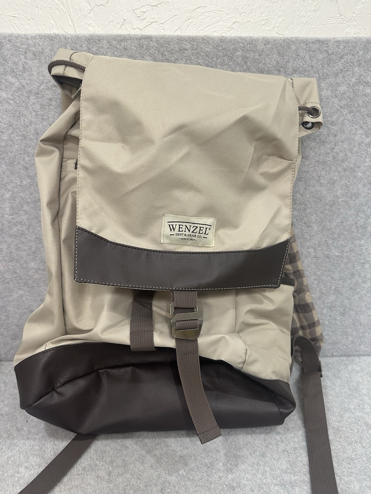 Wenzel Backpack Khaki Plaid 19x13 w/ adjustable Straps Discontinued - EXCELLENT