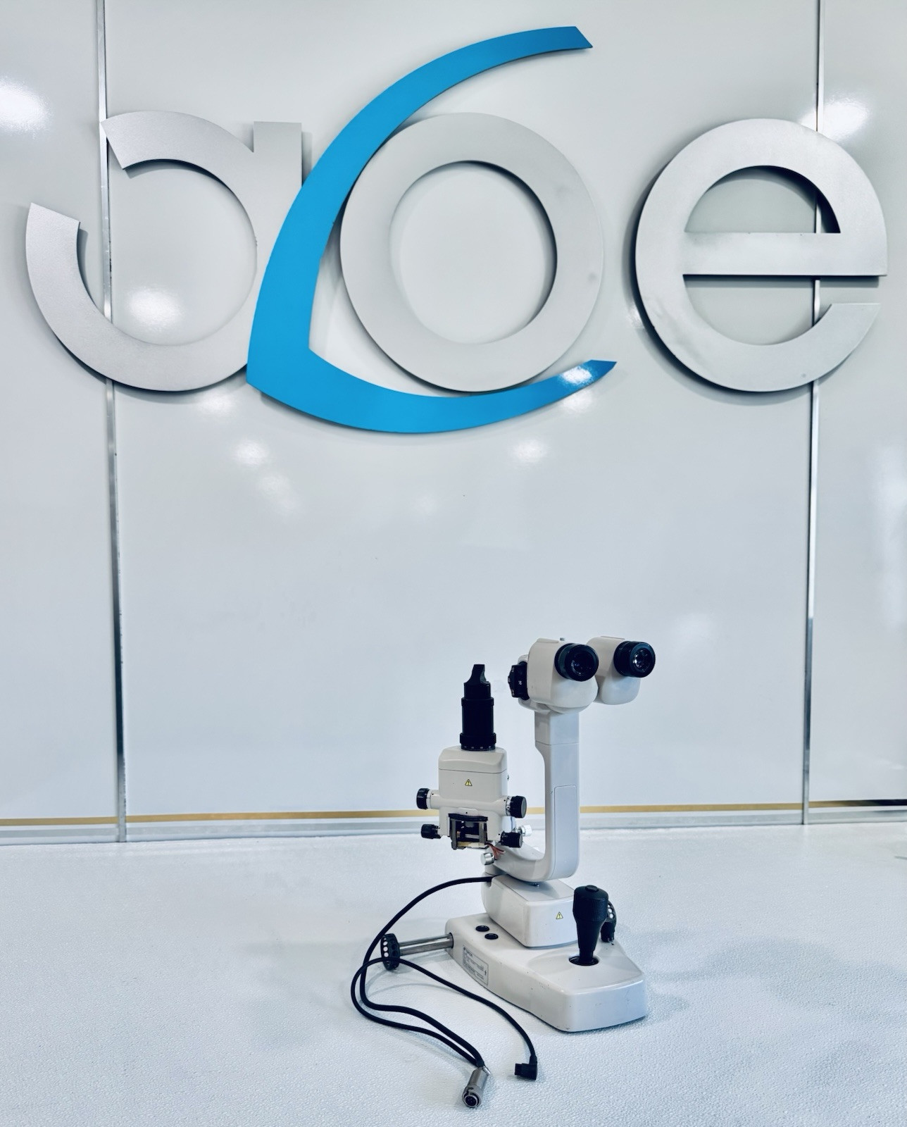 TOPCON SL-2D  SLIT LAMP FOR PARTS.