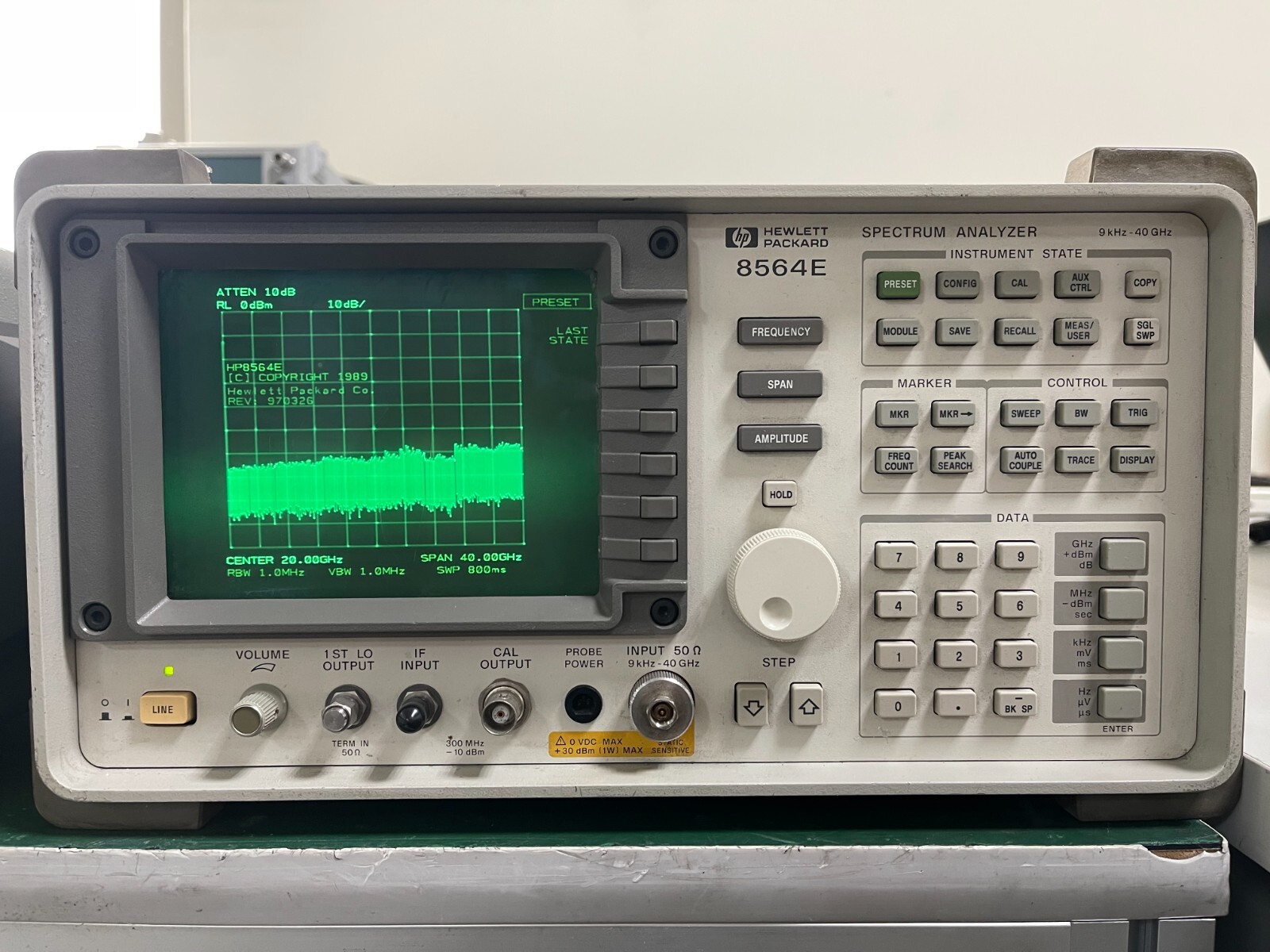 HP Agilent 8564E 9KHz - 40GHz Spectrum Analyzer w/ 85620A module_0976