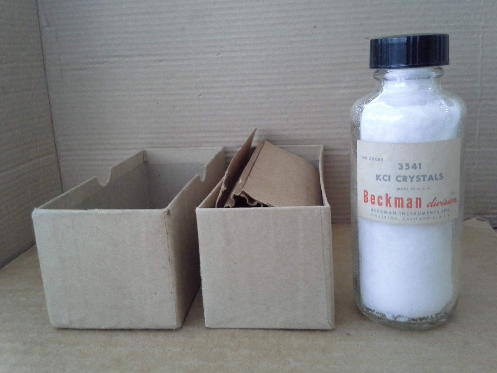 Vintage. Beckman 3502 saturated KCI Solution 100 Grams w/Box. NOS