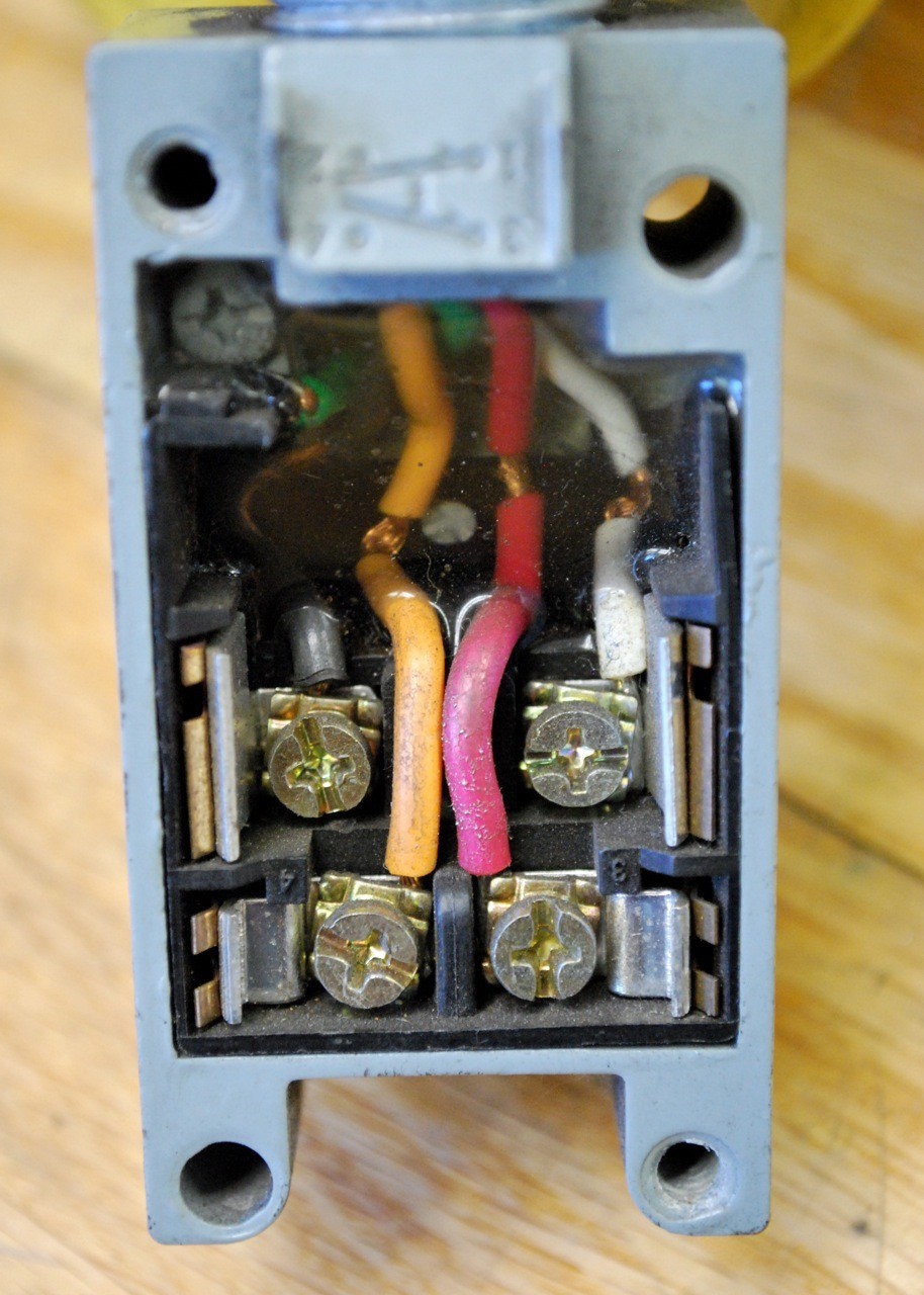 Square D 9007CT54 Limit Switch Recepticle - USED