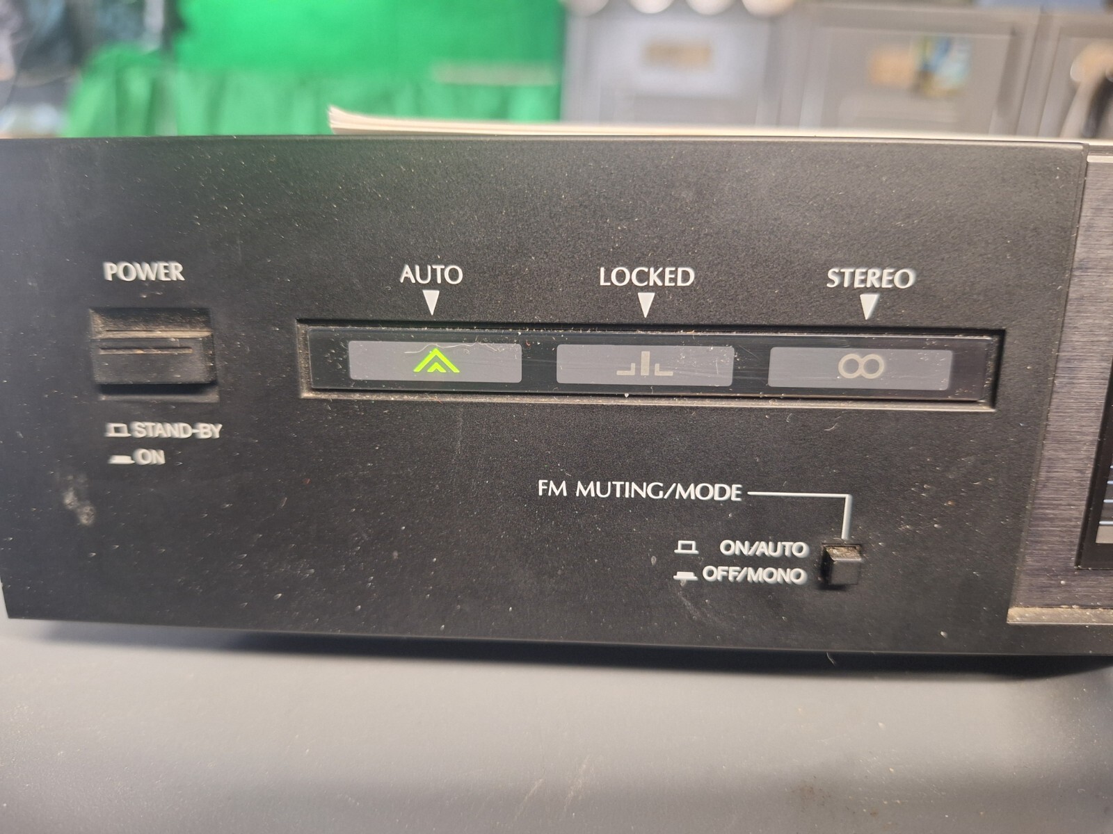 Sansui T-700 Quartz AM/FM Stereo Tuner Vintage Made In Japan UNTESTED POWERS UP