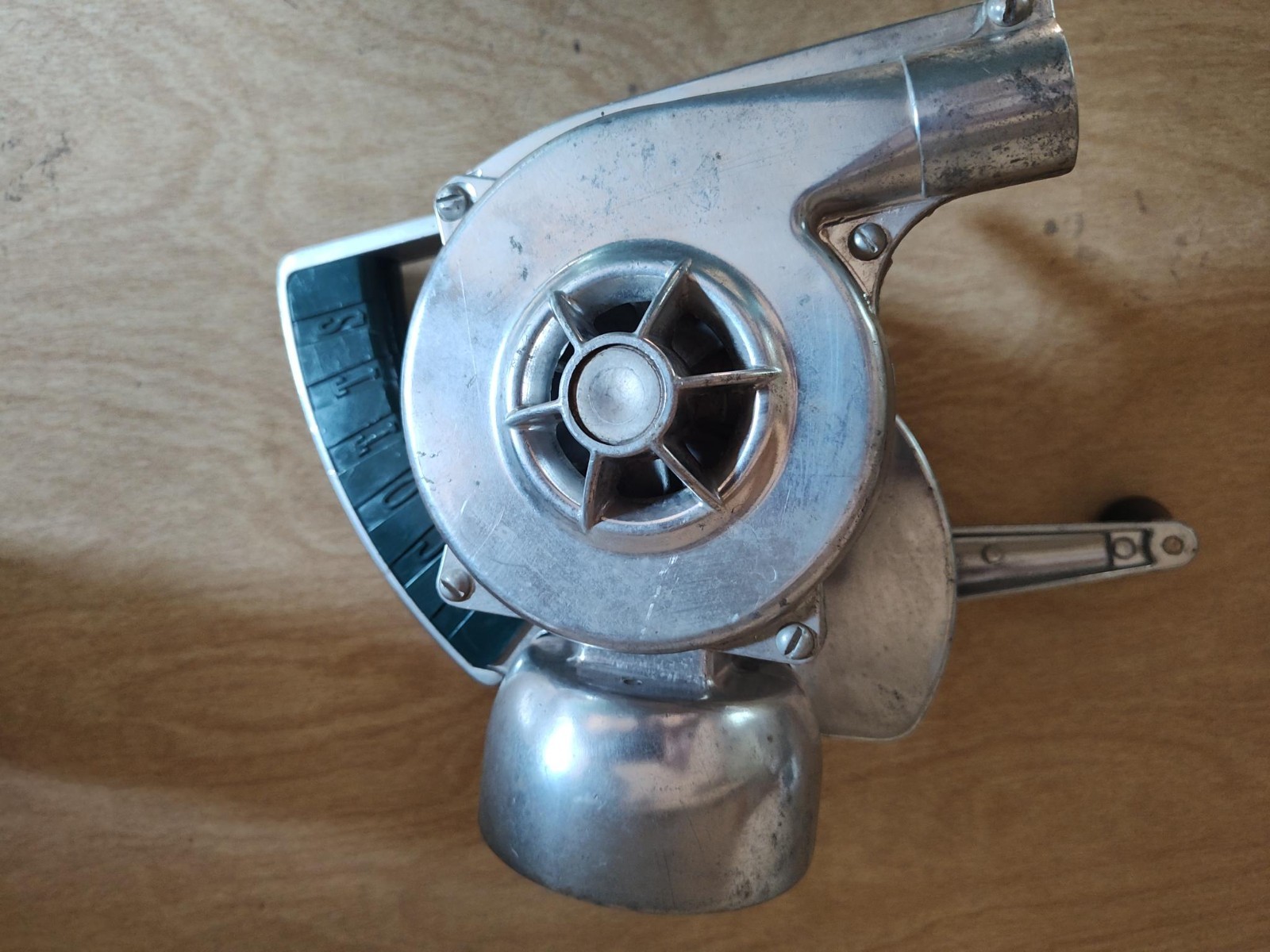 Scott's Zephyr Moderl A61 Hand Crank Spreader