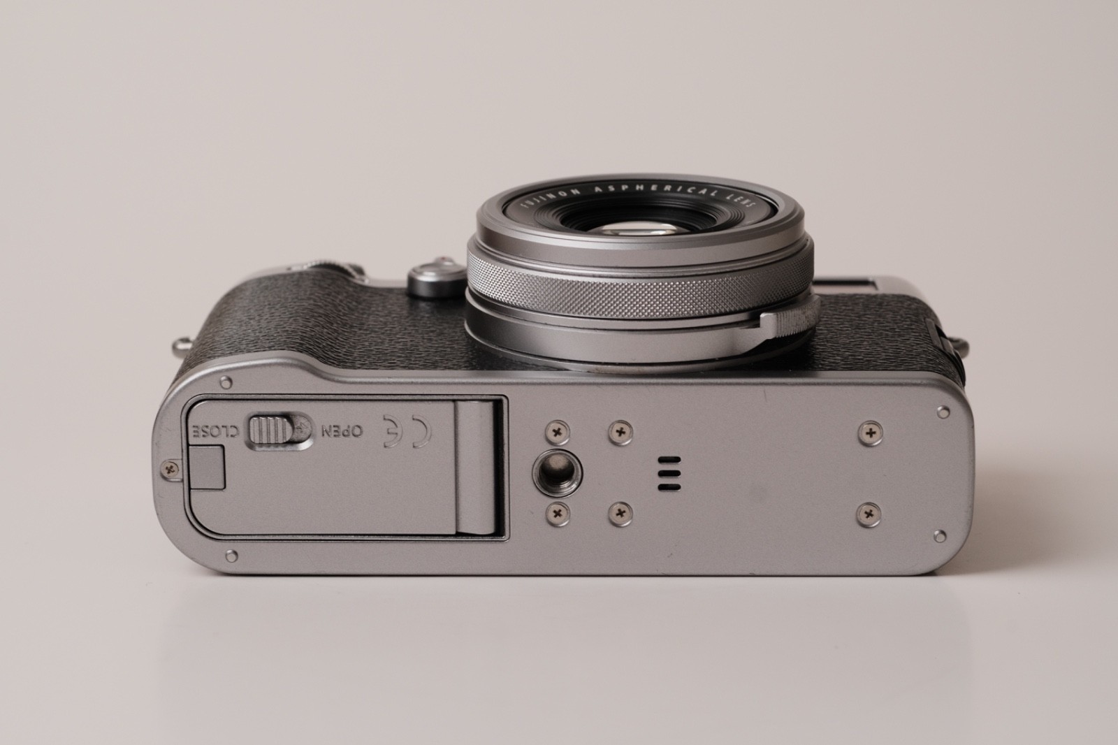 [Excellent] Fujifilm X100F 24.3MP Mirrorless Compact Digital Camera - Silver
