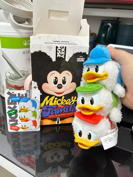 MICKEY FAMILY CUTE TOGETHER KEYCHAIN SERIES AUTHENTIC CUTE【Huey Dewey and Louie】
