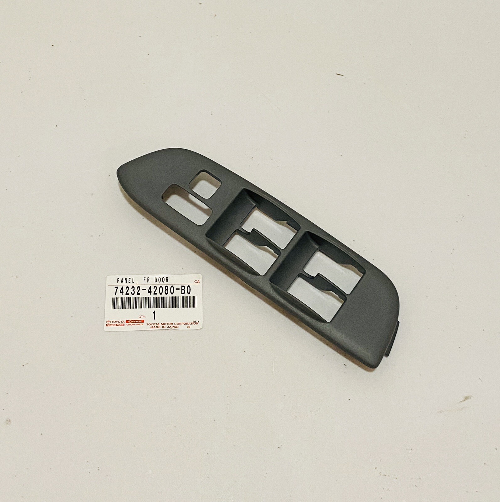 NEW GENUINE TOYOTA RAV4 DRIVER SIDE FRONT DOOR SWITCH BEZEL COVER 74232-42080-B0