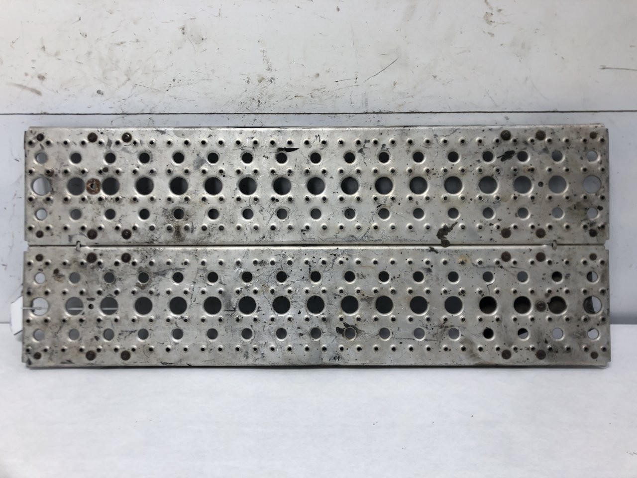 Freightliner CLASSIC XL 34 x 14 Deckplate - Used