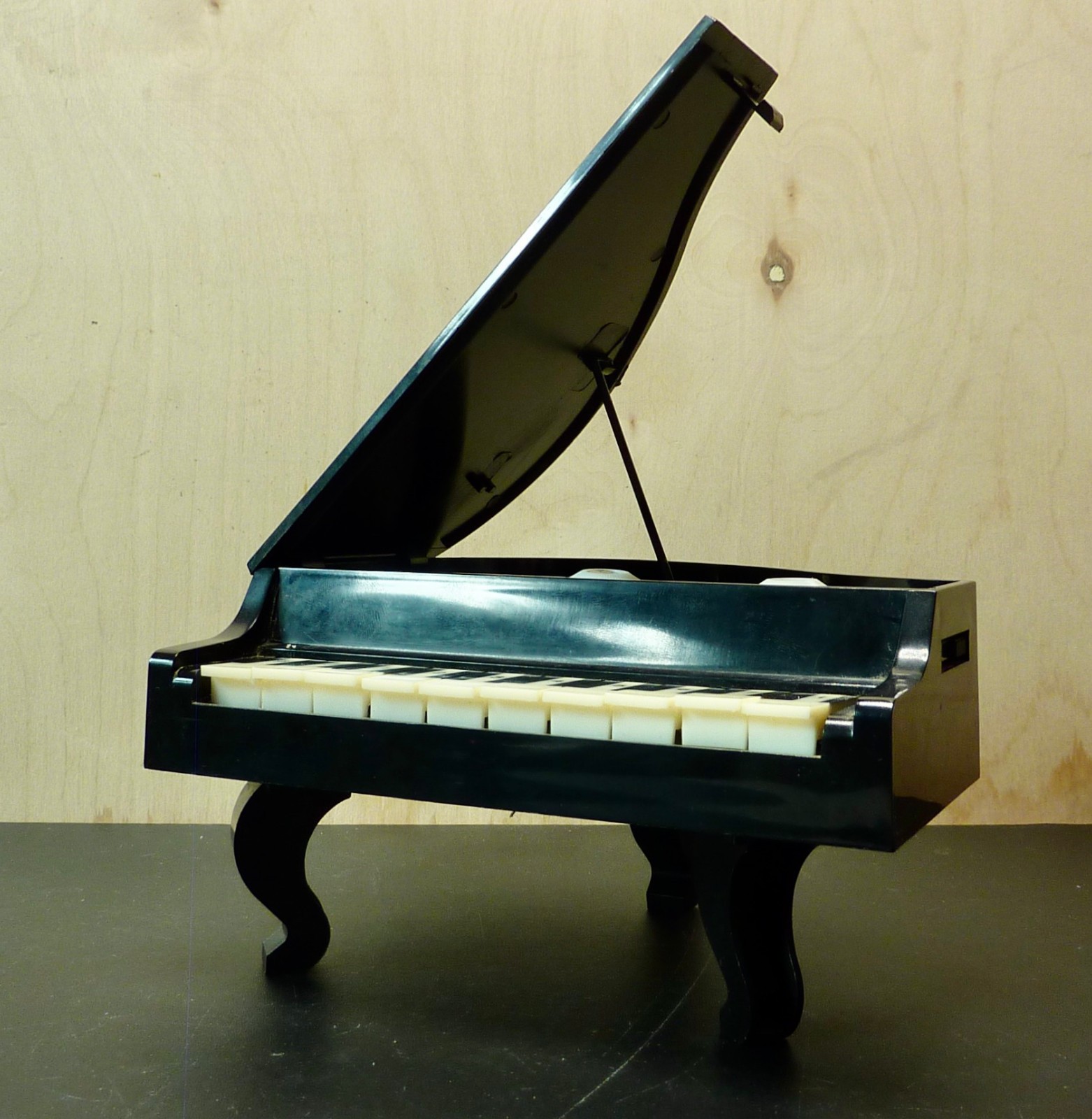 MINI ELECTRONIC PLAYING PIANO/AM RADIO - EARLY CHINESE IMPORT MARKED “CANADIAN”