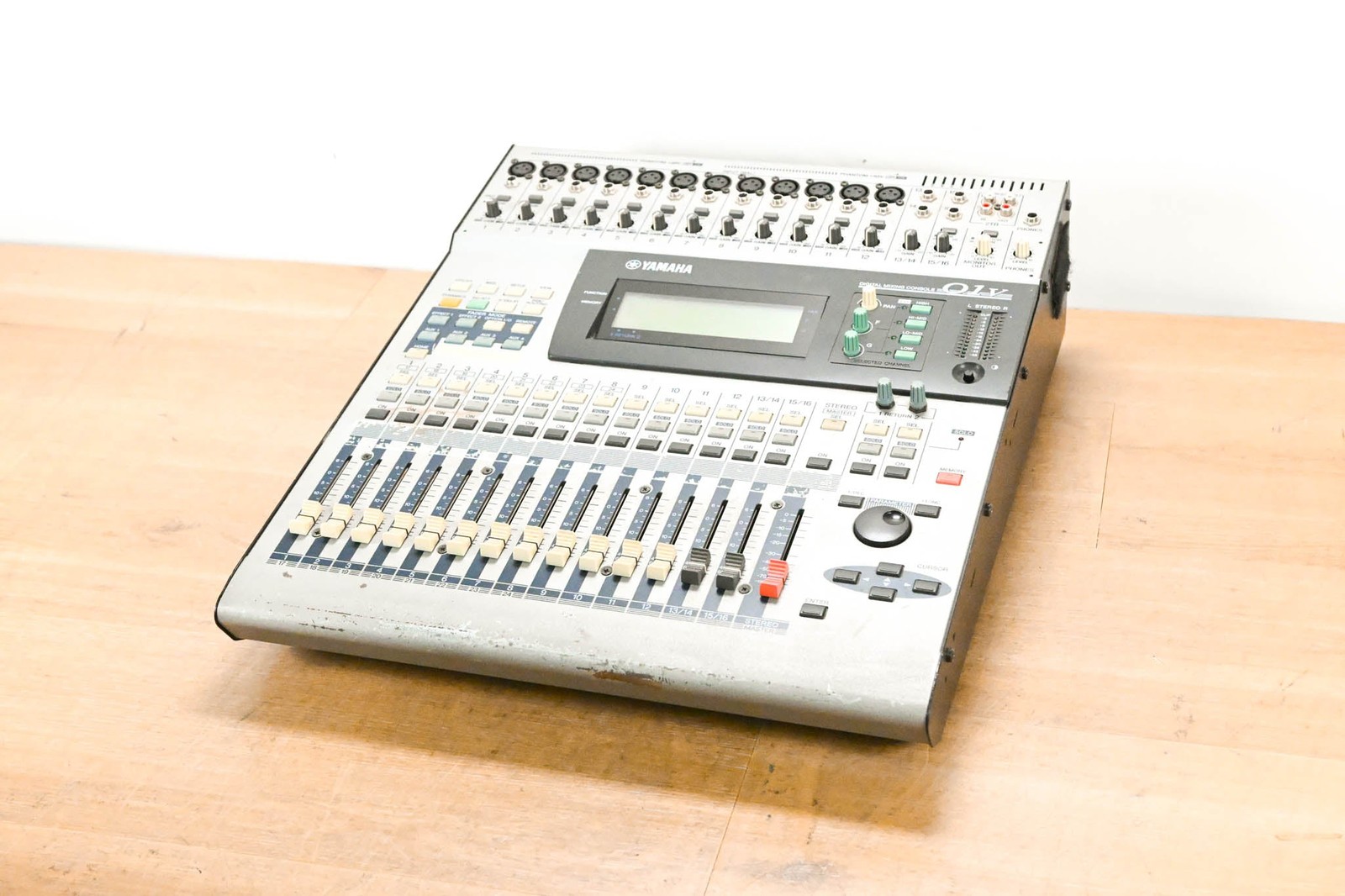 Yamaha 01V 16-Channel Digital Audio Console CG013HQ