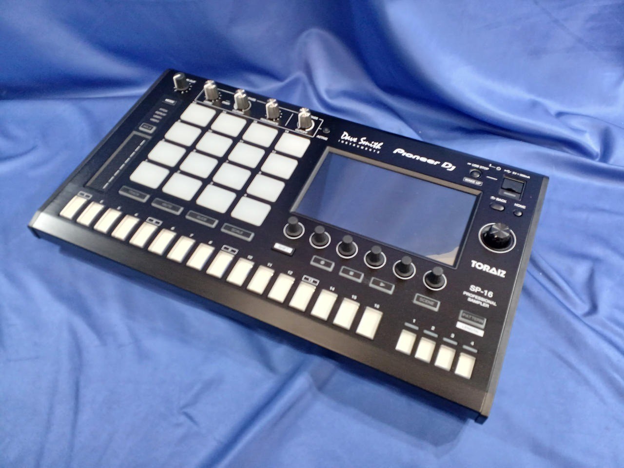 Pioneer TORAIZ SP-16 MIDI Sequencer Drum Machine