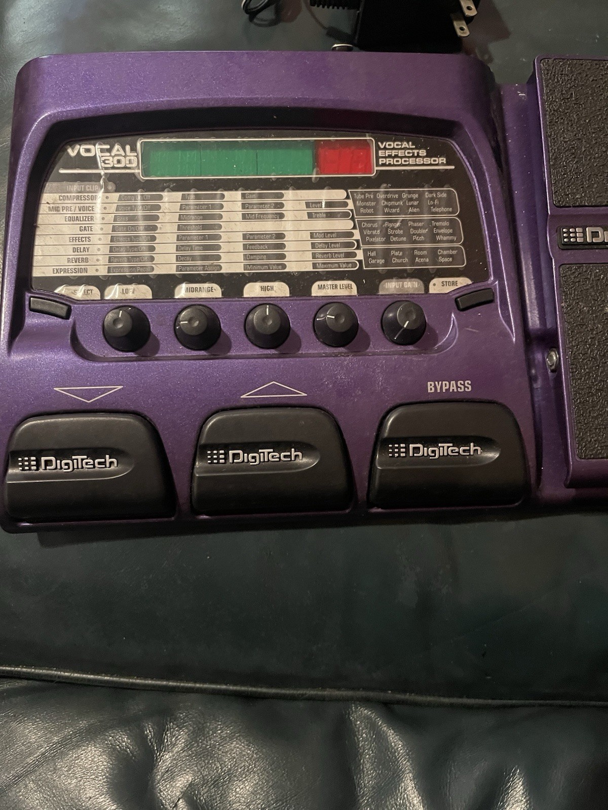 DigiTech Vocal 300 Digital Vocal Effects Processor Pedalboard VOC300V