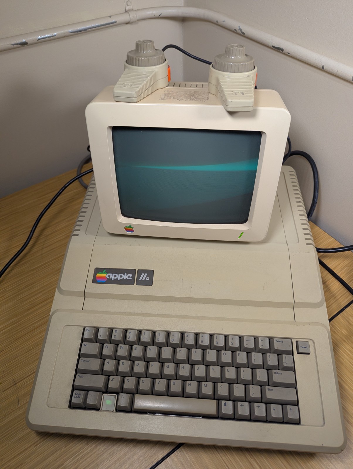 KSE Vintage Apple IIe AA11040B / Monitor A2M4090 Power Supply