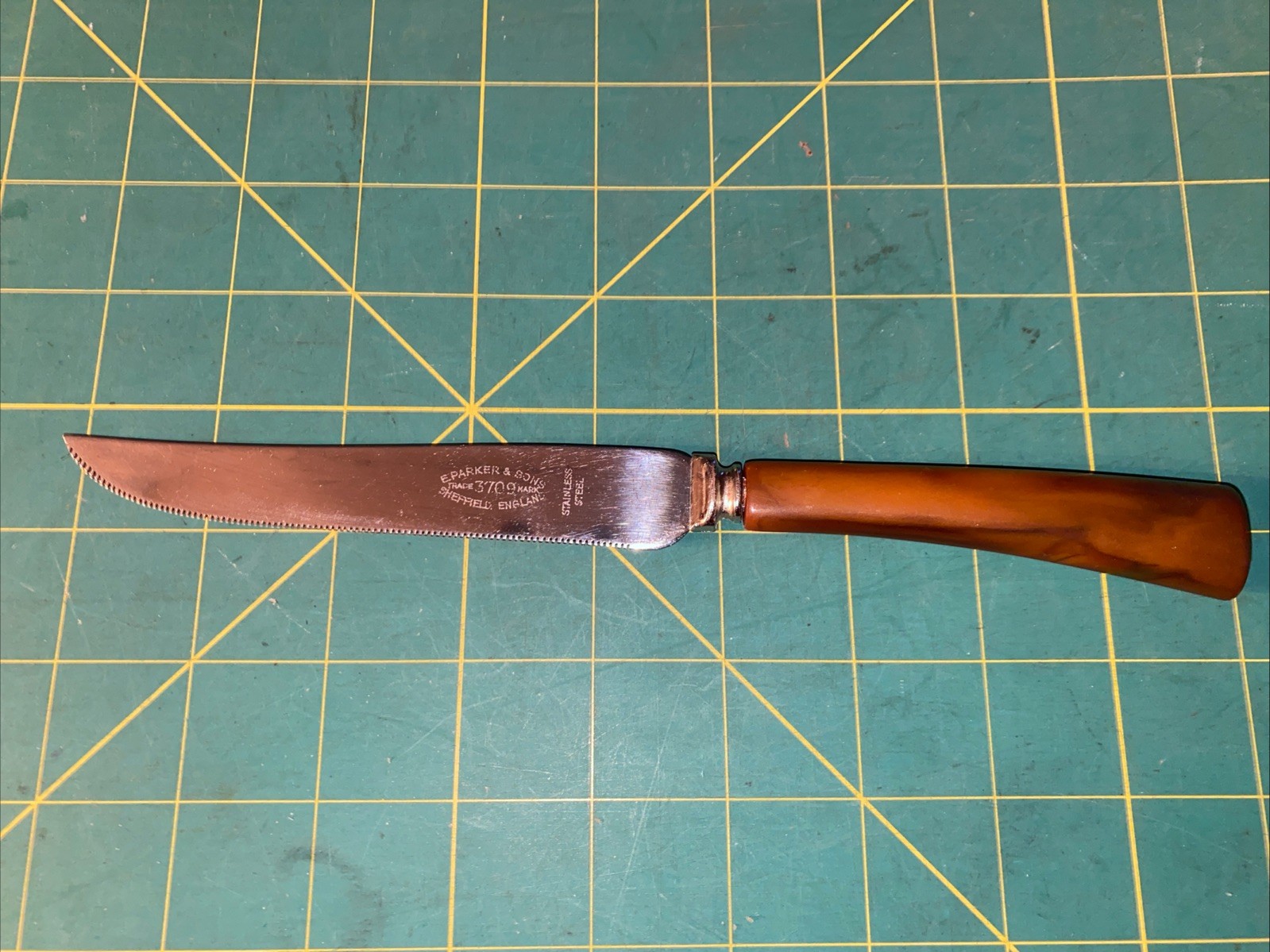 Vintage E. Parker & Sons Knife Trade 3709 Mark Sheffield England Bakelite Handle