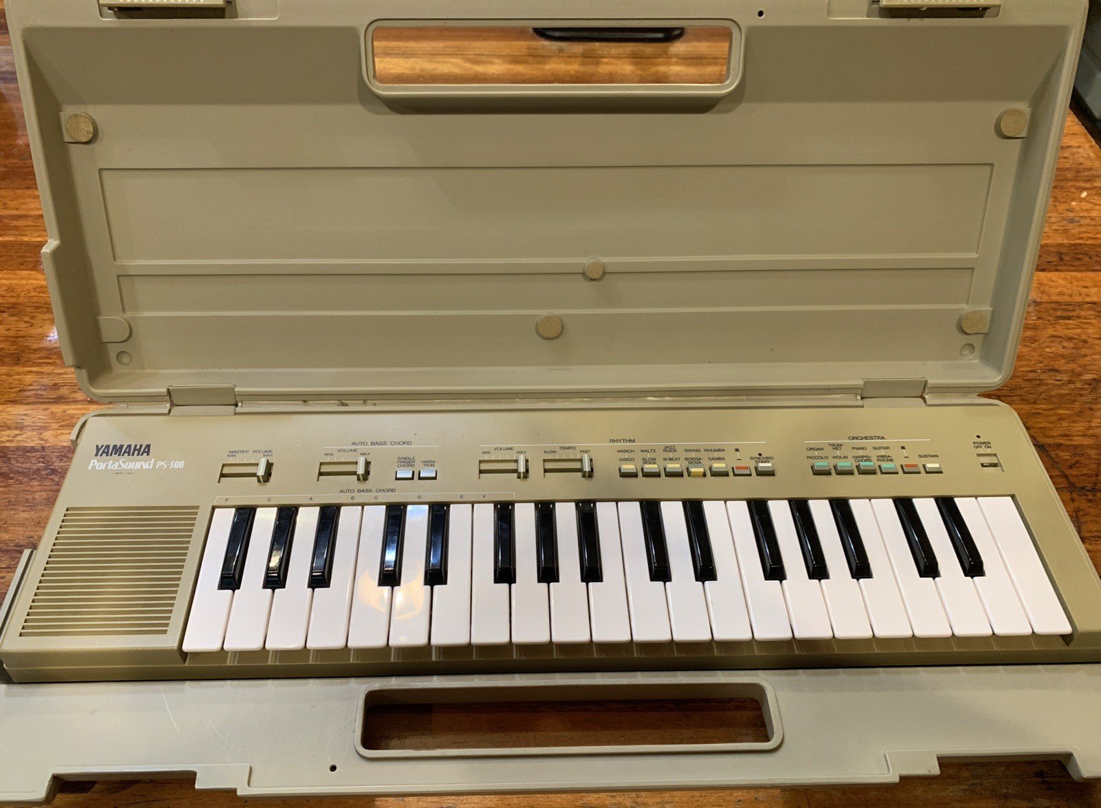 Yamaha PortaSound PS-300 Keyboard With Case  Tested Working Clean Condition Vtg