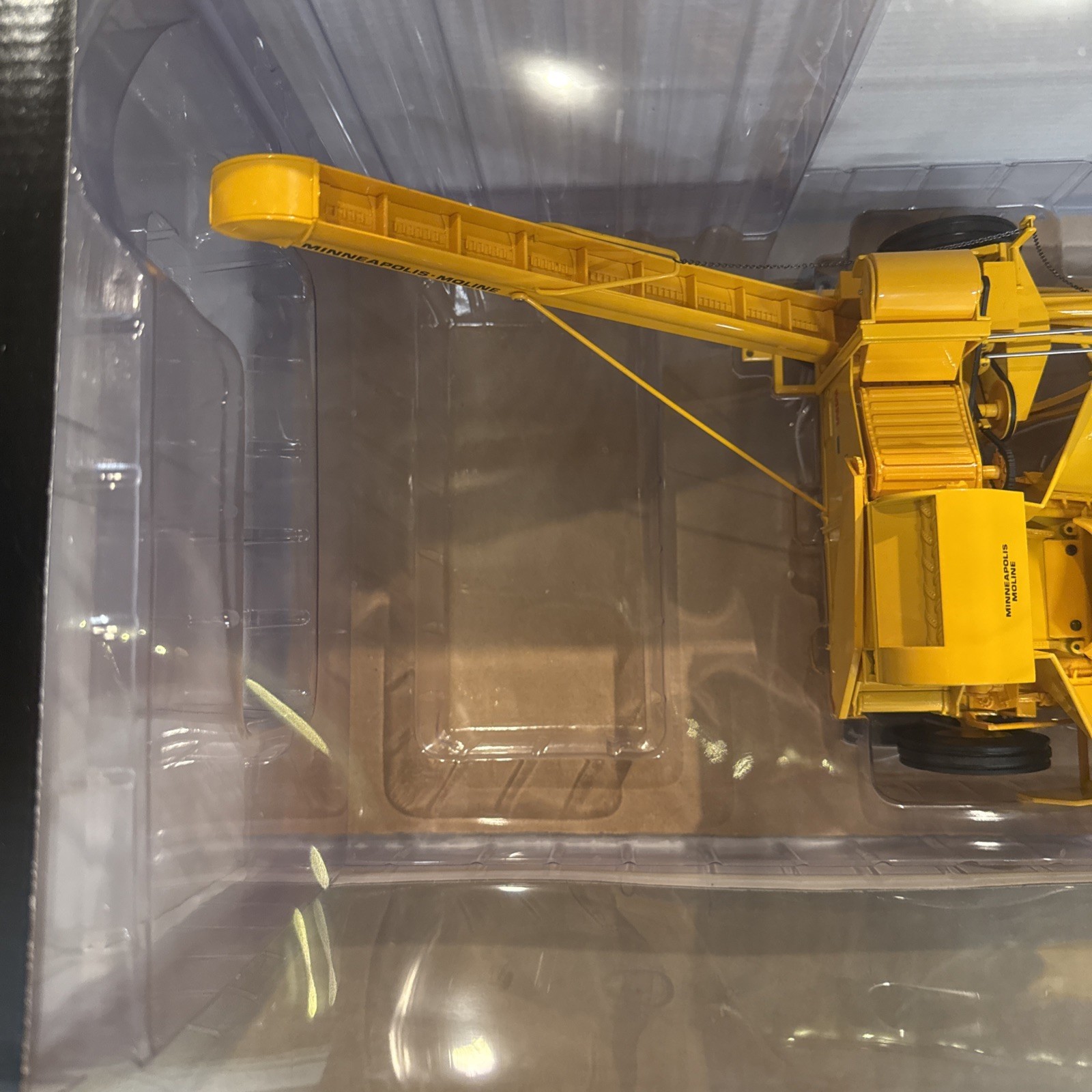 SpecCast Minneapolis Moline H320 Pull Type Corn Picker 1/16 SCT994