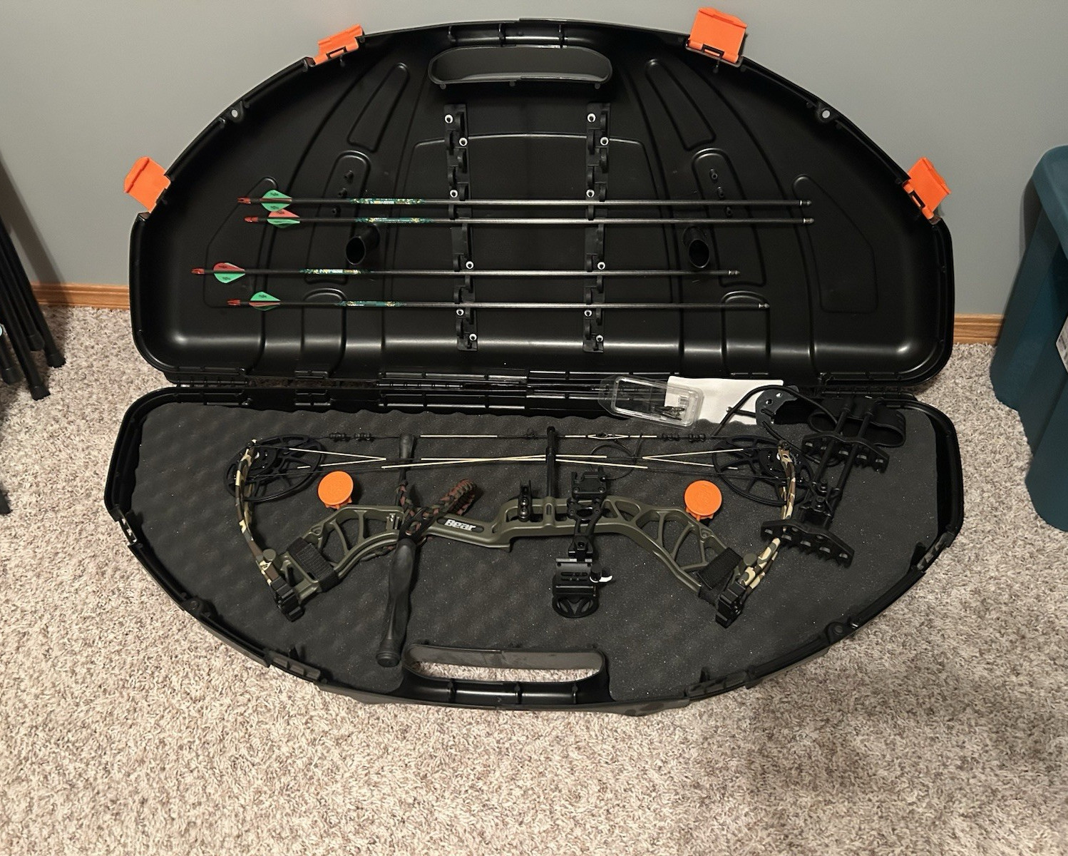 Bear Archery Legit RTH RH Compound Bow w/ Hard Bow Case, Arrows & Release