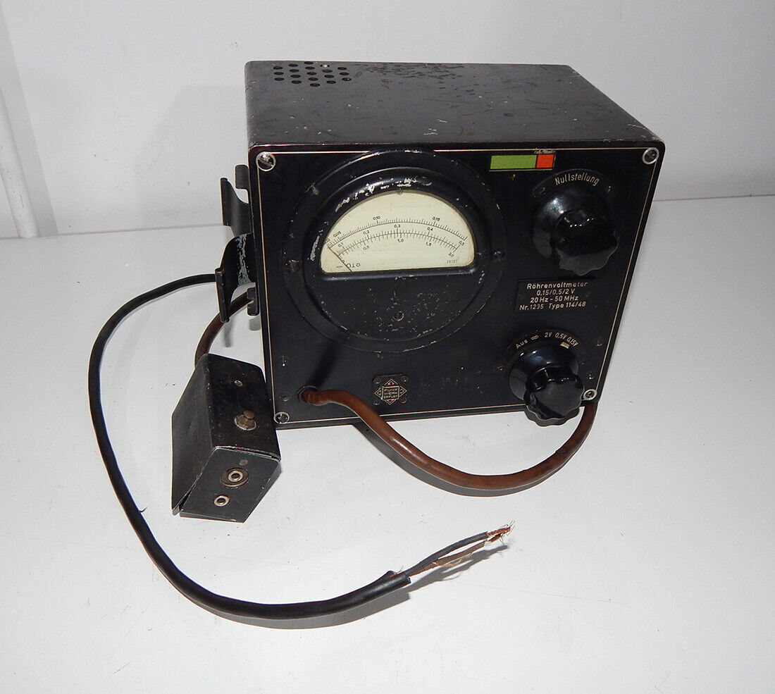 Measuring device Funkwerk Erfurt tube voltmeter 0.15/0.5/2V 20Hz - 50MHz...