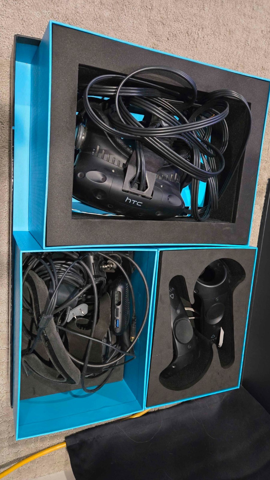 HTC Vive VR Headset Complete Set Full Kit System Steam VR PC Virtual Reality