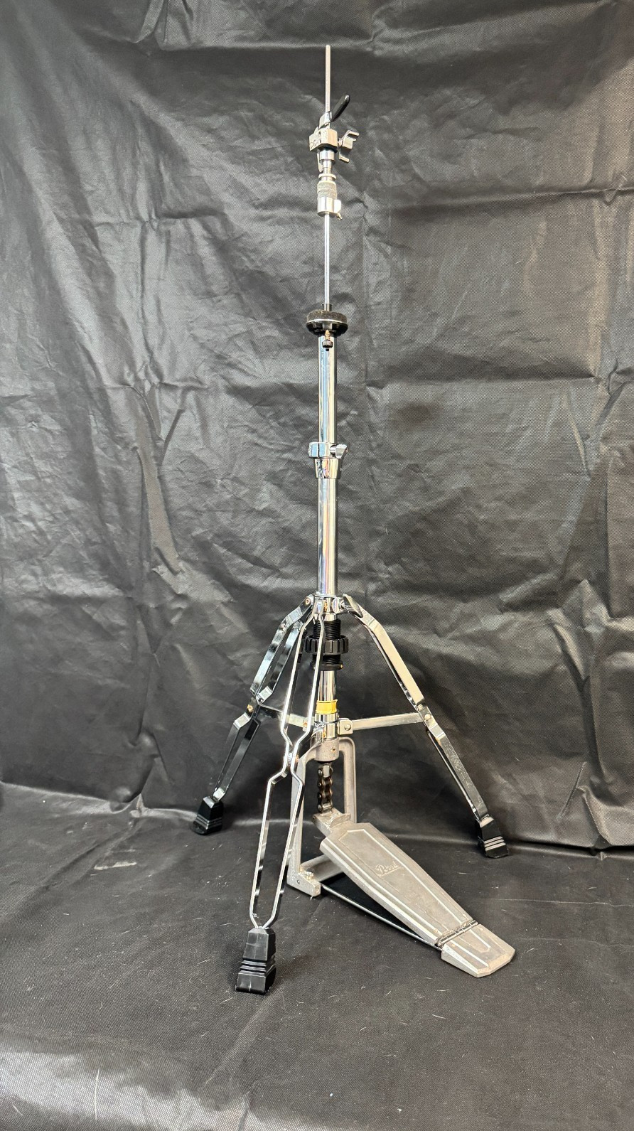 vintage Pearl hi hat stand. Very solid. Looks good, functions great.