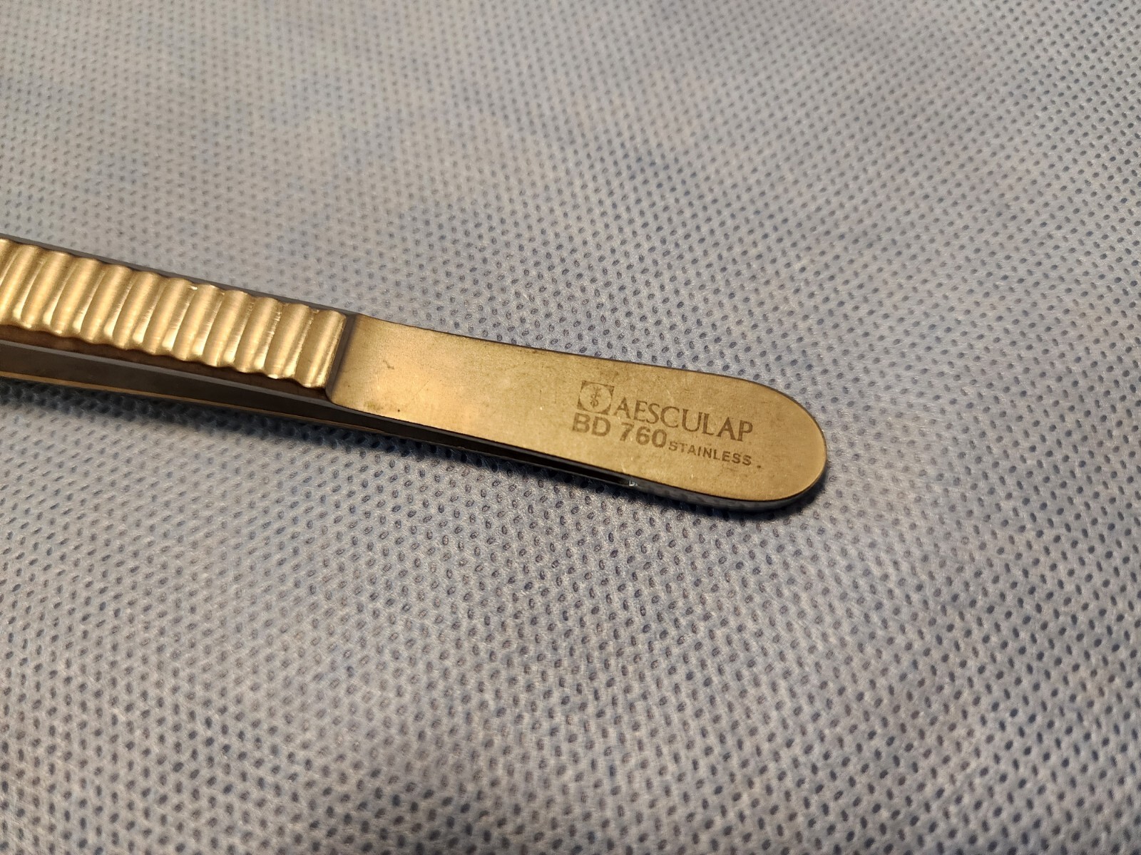 Aesculap BD760 Russian Tissue Forceps, 7-7/8"