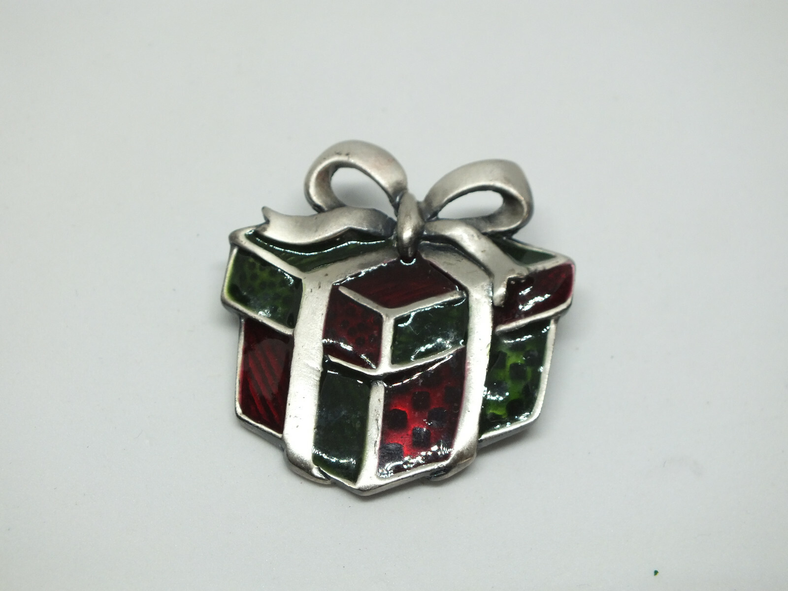 Beautiful Christmas Pin Pewter Tone Gift Red Green Enamel 1 1/2" CUTE